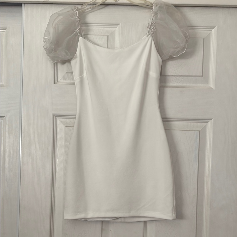 Xtraordinary White Sheath Mini Dress with Puff Sleeves